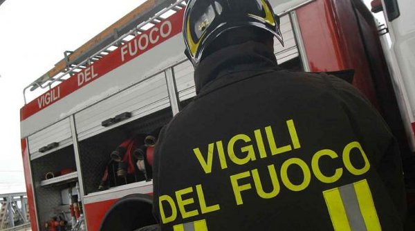 POTENZA: A FUOCO IL TETTO DI UNA CASA