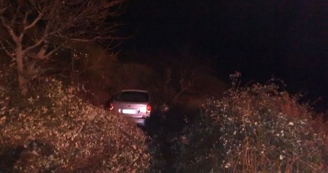 POTENZA: AUTO VA FUORI STRADA