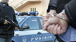 POTENZA: "CALCI E PUGNI" AL PADRE E ALLA SORELLA, GIOVANE 27ENNE ARRESTATO!