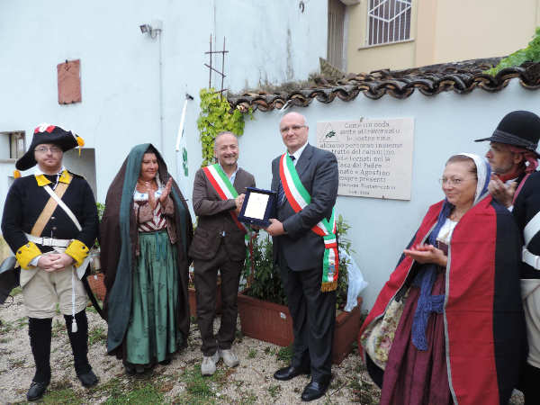 Foto sindaci Di Lorito e De Luca alla targa1