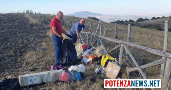 Esempio di senso civico a Bella: ripulite queste aree degradate